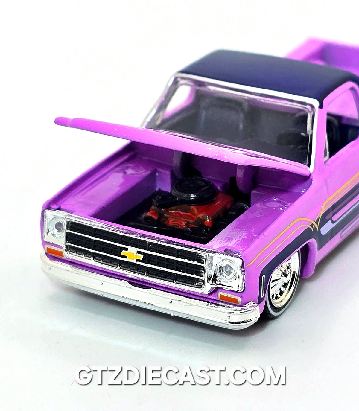 M2 Machines 1:64 1978 Chevrolet Silverado Stepside Lowriders Purple