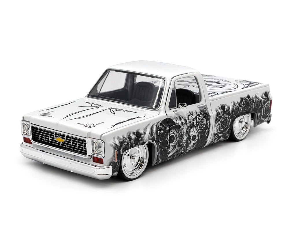 M2 Machines 1:24 1978 Chevrolet C10 Squarebody Custom “Dia De Los Muertos” Limited Edition 2,500 Pcs – MiJo Exclusives