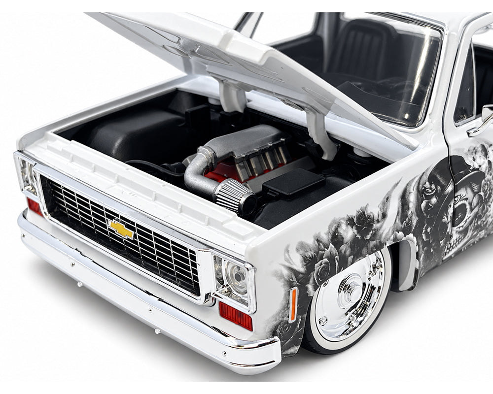 M2 Machines 1:24 1978 Chevrolet C10 Squarebody Custom “Dia De Los Muertos” Limited Edition 2,500 Pcs – MiJo Exclusives