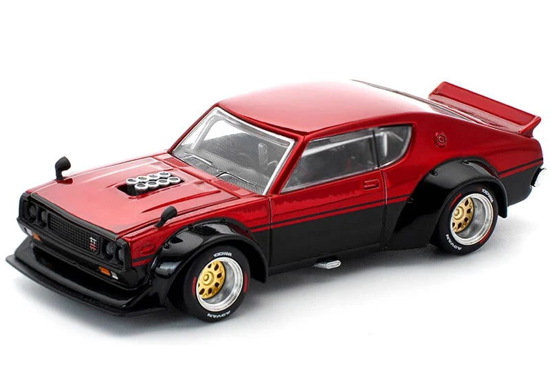 POPRACE 1:64 KPGC110 KENMERI - RED/BLACK PR640266