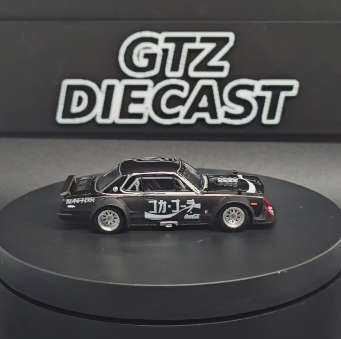 POPRACE 1/64 SKYLINE GT-R DRIFT (HAKOSUKA) - COCA COLA ZERO JP BLACK CHROME PR640161