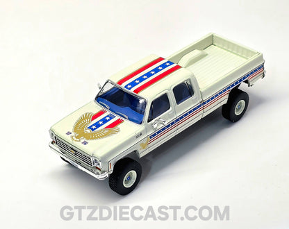IXO Model 1:64 1976 Chevrolet Custom Deluxe K30 Fleetside 250th Anniversary Edition – White