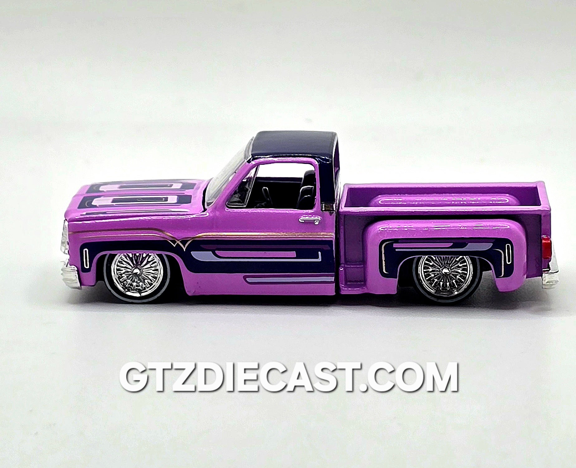 M2 Machines 1:64 1978 Chevrolet Silverado Stepside Lowriders Purple