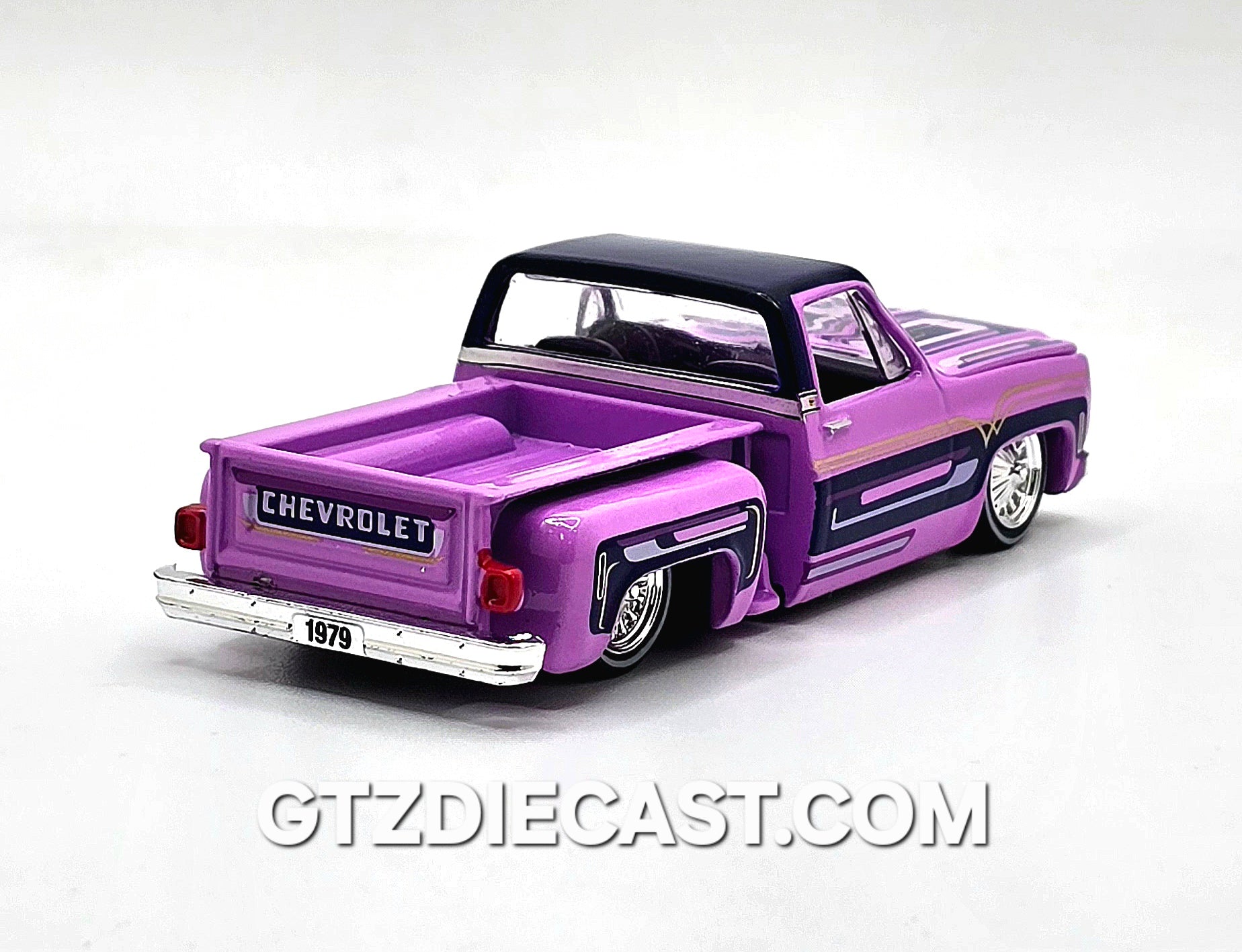 M2 Machines 1:64 1978 Chevrolet Silverado Stepside Lowriders Purple