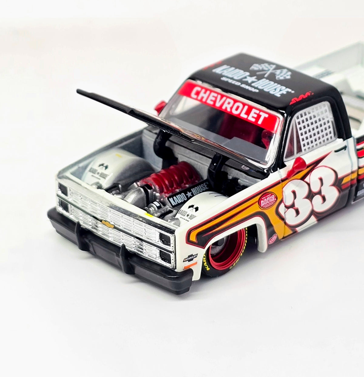 Chevrolet Silverado KAIDO Intimidator V1 - White w/ Brown Two-tone - Kaido House x Mini GT  1:64
