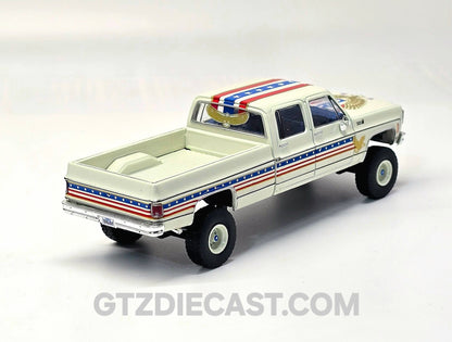 IXO Model 1:64 1976 Chevrolet Custom Deluxe K30 Fleetside 250th Anniversary Edition – White