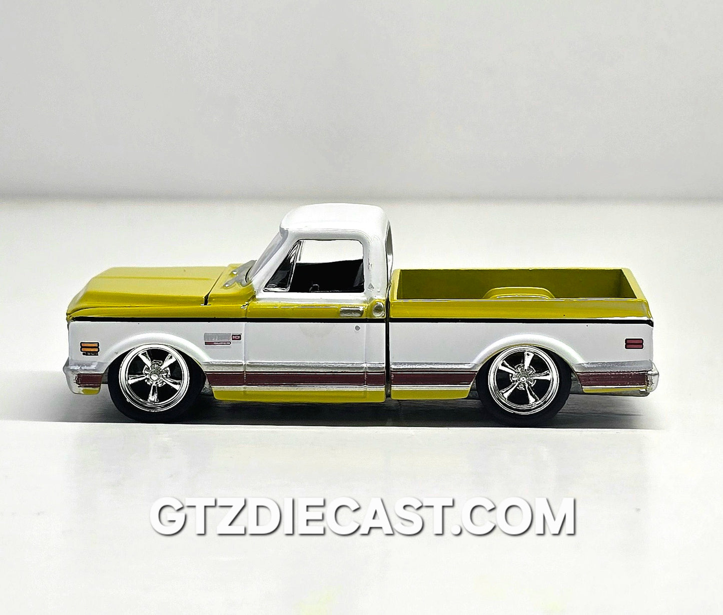 Greenlight 1:64 1972 Chevrolet C-10 Short Bed Custom – Mustard Yellow with White Two-Tone – Mijo Exclusives