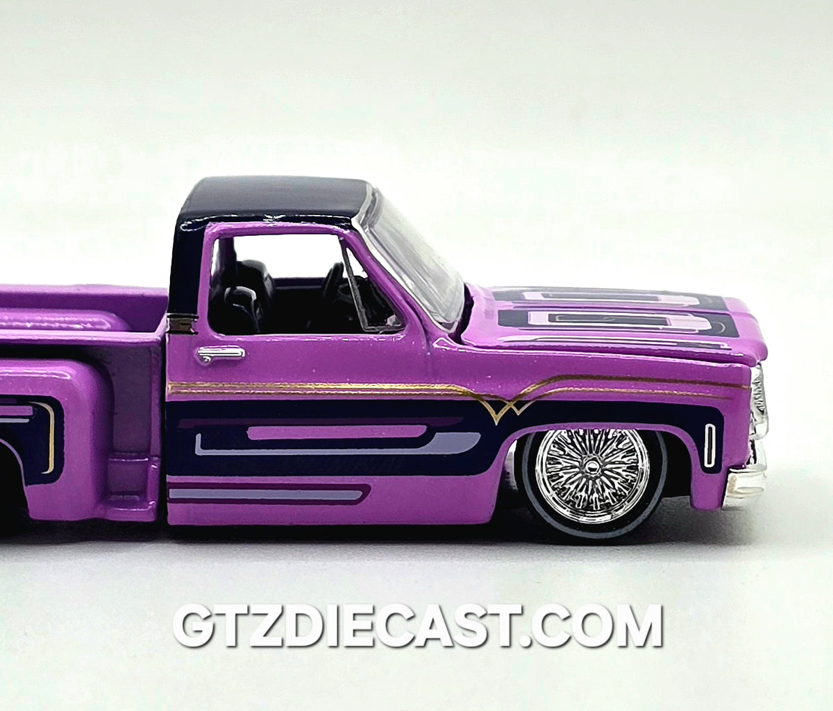 M2 Machines 1:64 1978 Chevrolet Silverado Stepside Lowriders Purple