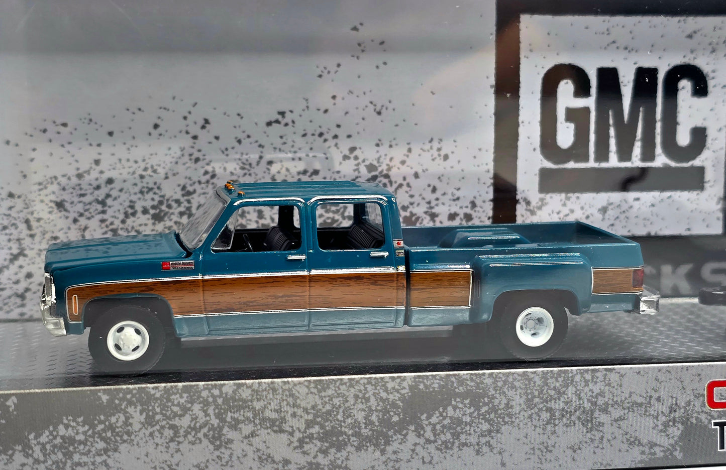 1973 GMC Sierra 3500 & 1973 Chevrolet Cheyenne Super 10