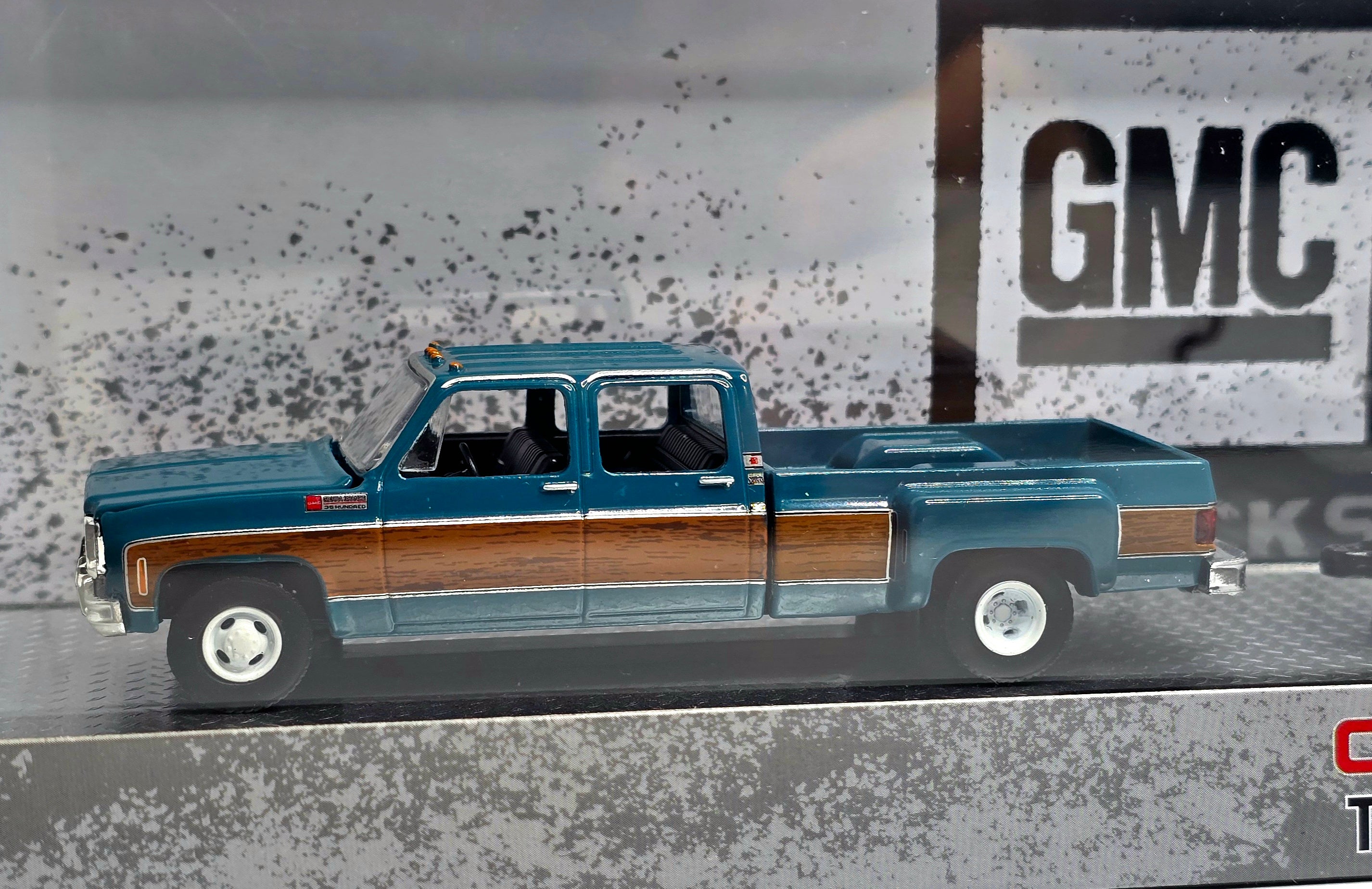1973 GMC Sierra 3500 & 1973 Chevrolet Cheyenne Super 10