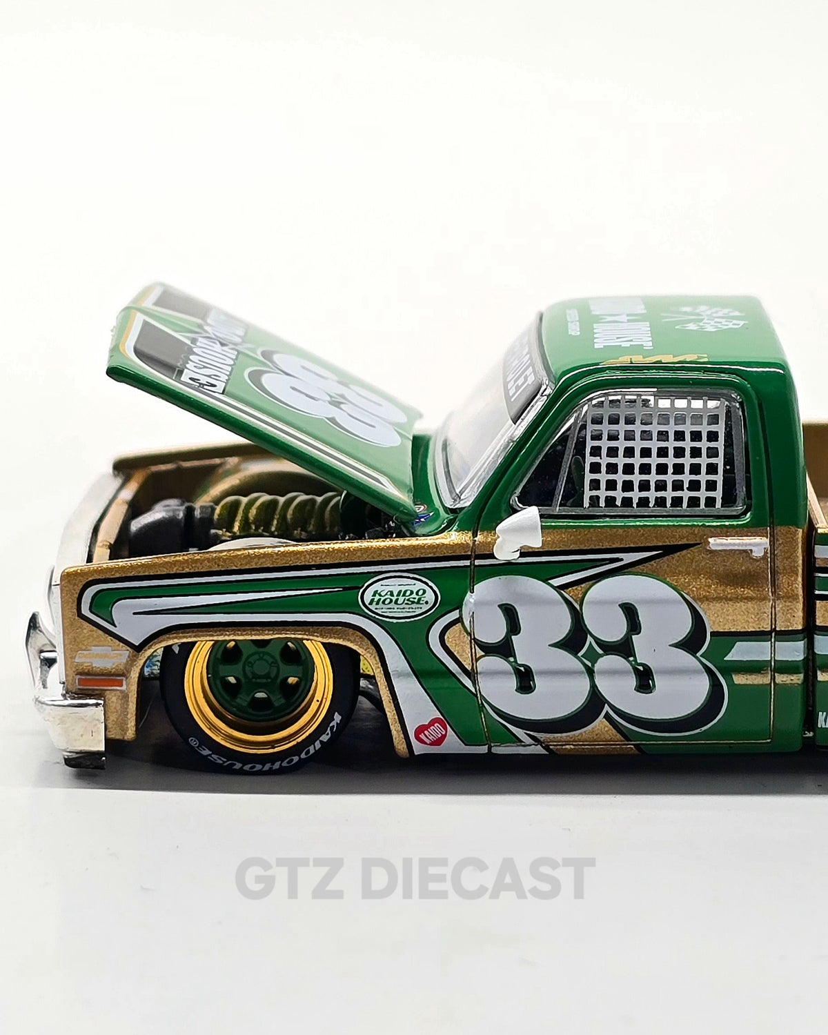 Kaido House x Mini GT Chevrolet Silverado Kaido Intimidator V2 – Beige #267