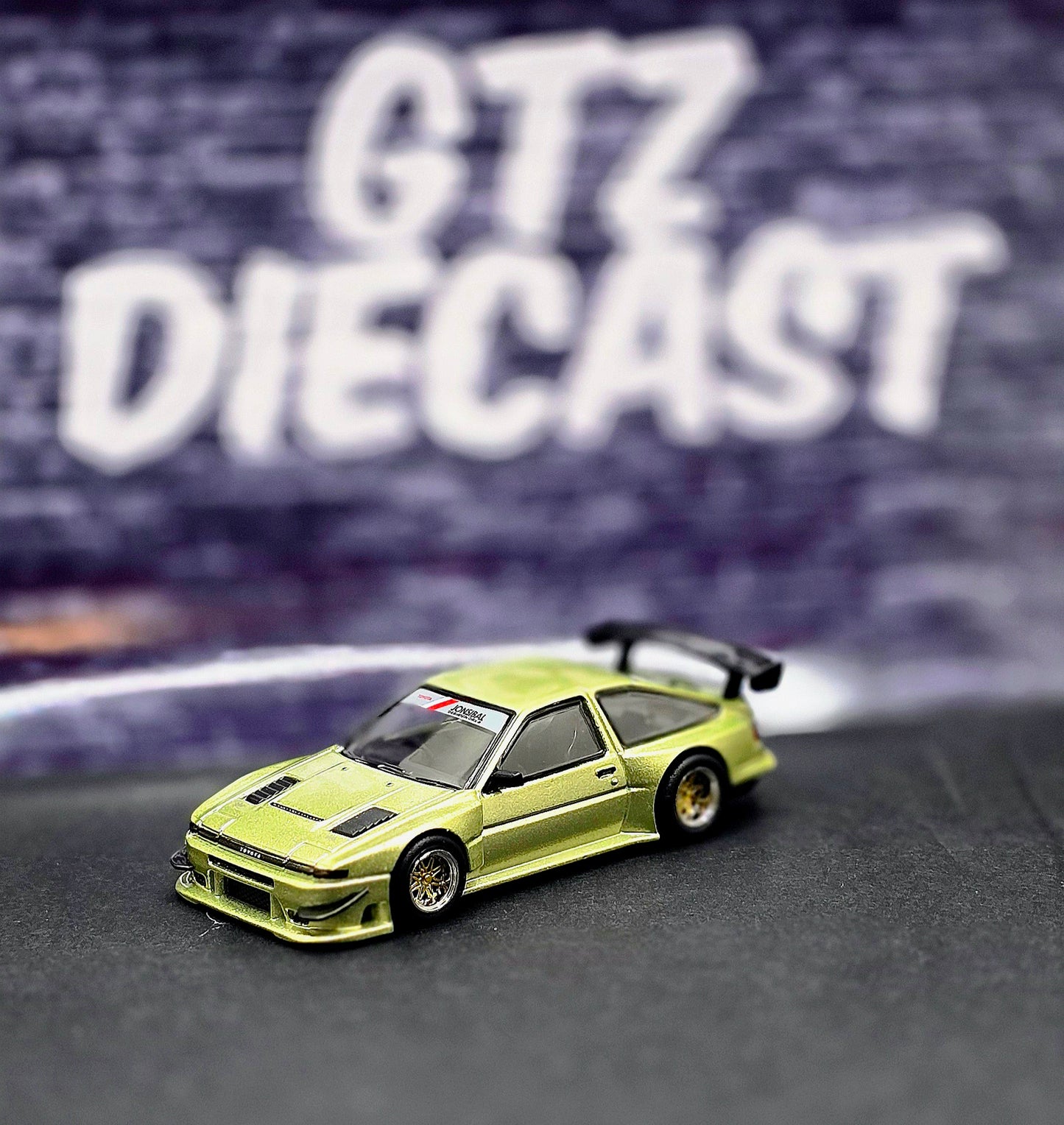Tarmac Works 1:64 Toyota Sprinter Trueno AE86 Widebody Green JONSIBAL Designworks