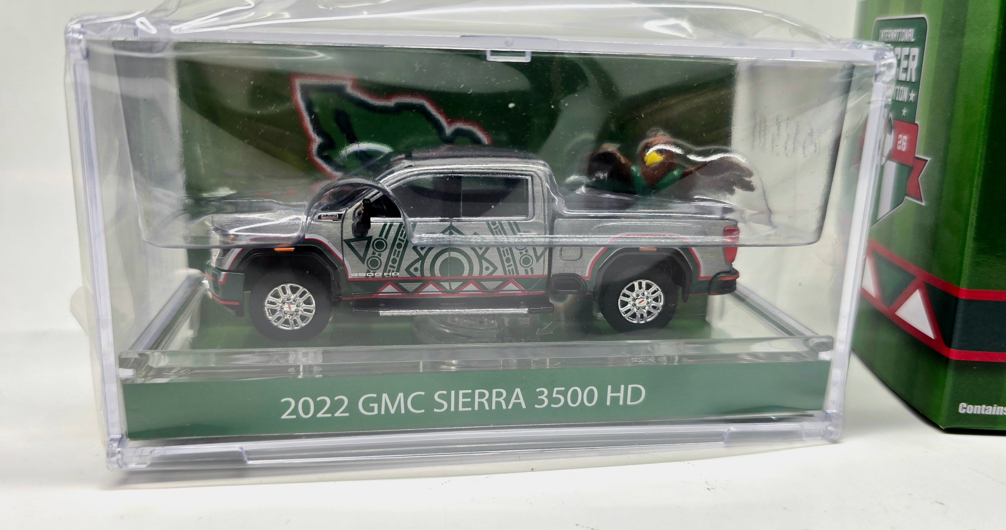 Greenlight 1:64 2022 GMC Sierra 3500 HD Mexico Tribute FIFA Chase (Raw Version)