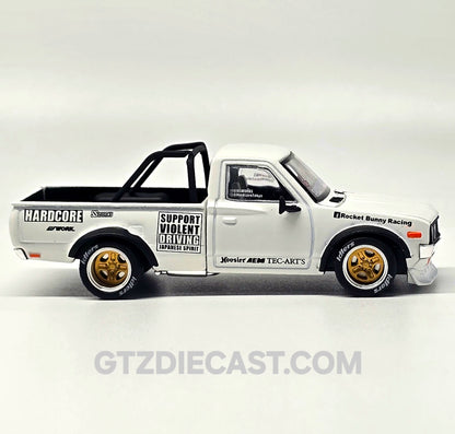 POPRACE 1/64 PANDEM DATSUN 620 WHITE PR640350