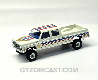 IXO Model 1:64 1976 Chevrolet Custom Deluxe K30 Fleetside 250th Anniversary Edition – White