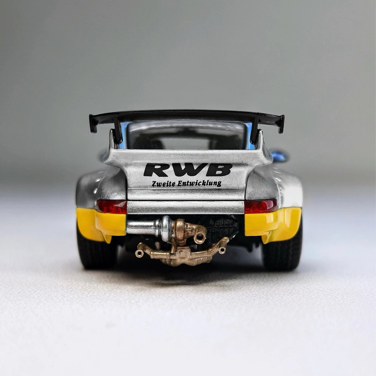 RWB 964 #7 "ICHIBAN BOSHI - MARTINI RACING" 1/64 BY MODEL MODEL MM64-RWB964-002