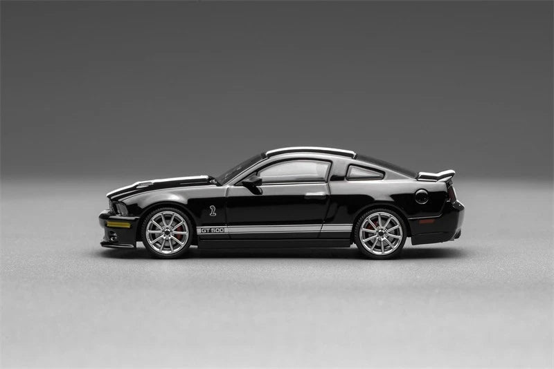 Ford Mustang Shelby GT500 2007 BLACK with White Stripe GL-1251005 Motorhelix x Greenlight 1:64