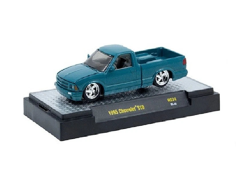 M2 Machines 1:64 1995 Chevrolet S10 Custom Blue Diecast Model 31500-HS74-P5