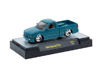 M2 Machines 1:64 1995 Chevrolet S10 Custom Blue Diecast Model 31500-HS74-P5