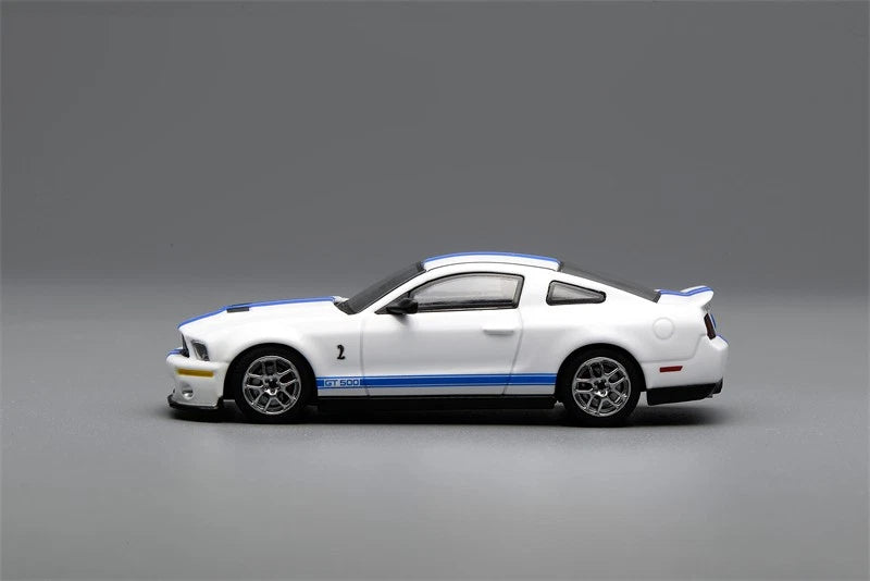 Motorhelix x Greenlight 164 Ford Mustang Shelby GT500 2007 White with Blue Stripe GL-1251005C